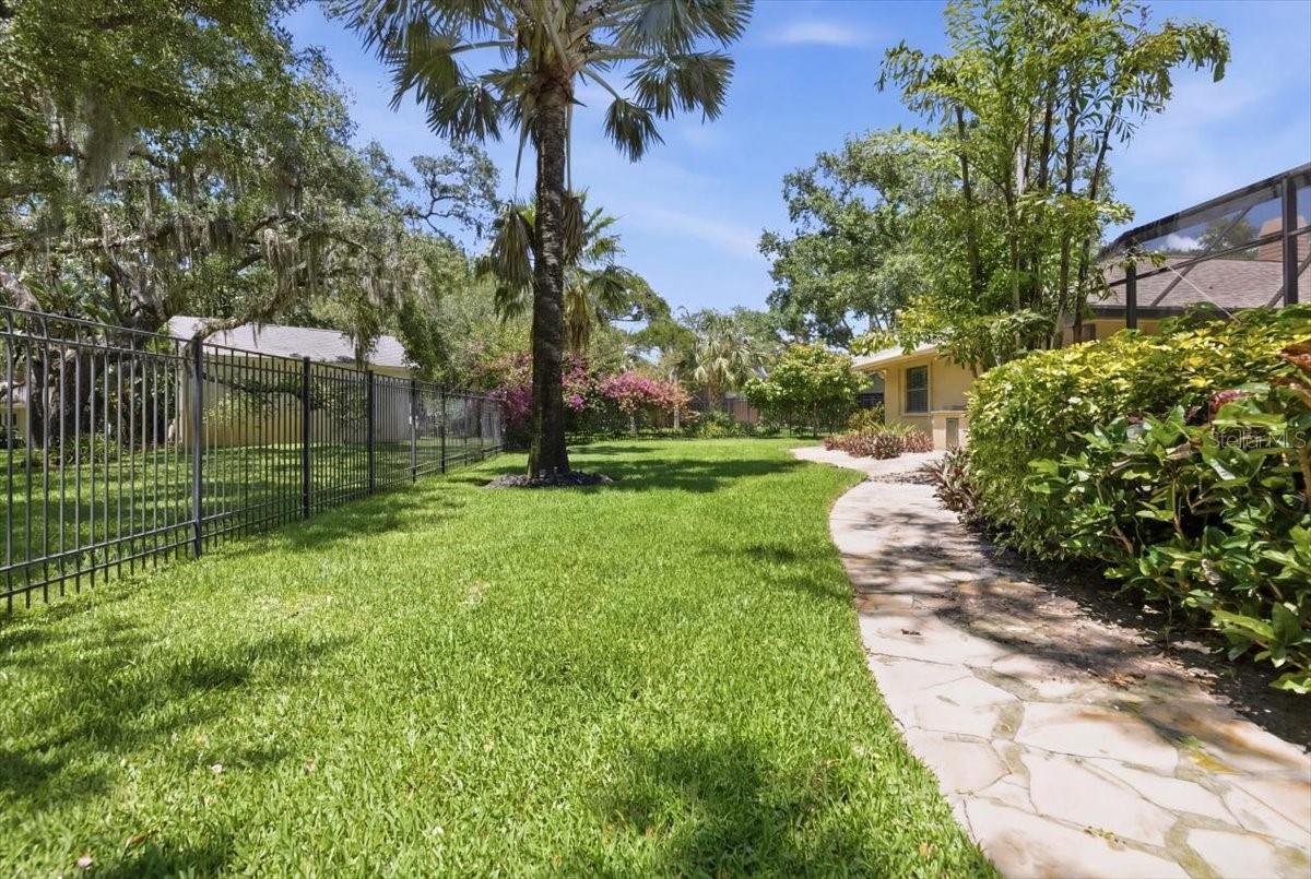 COUNTRY WOODS - Residential
