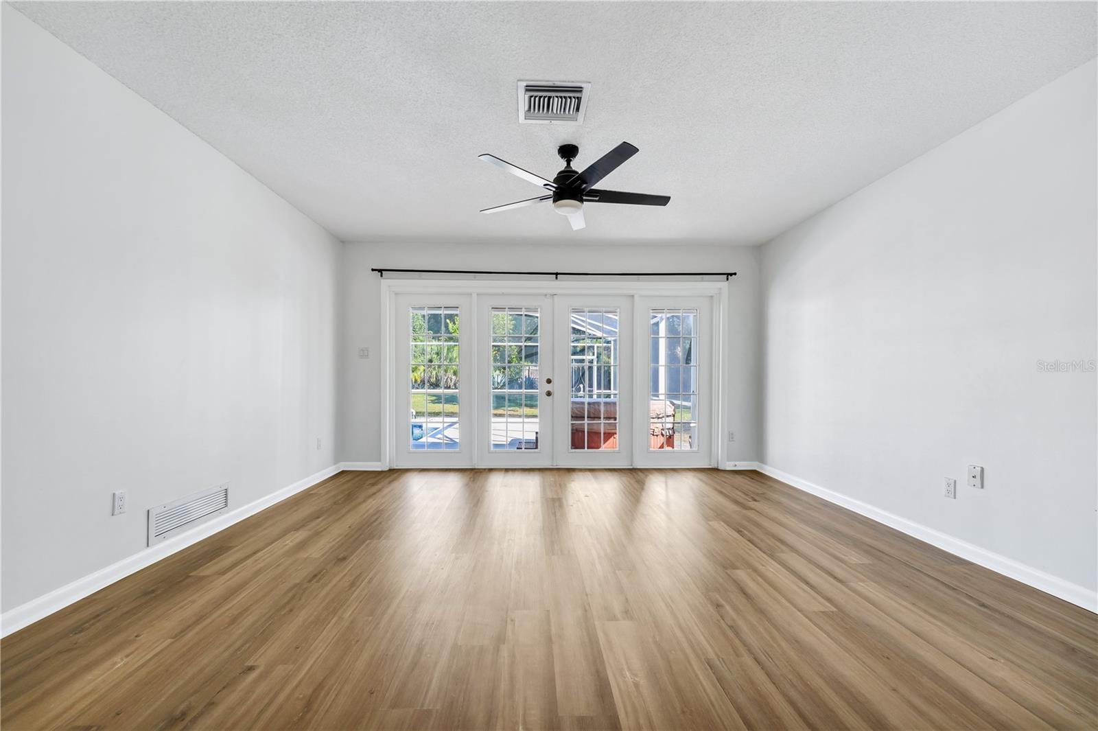 BAY HILL SEC 02 - Residential Lease