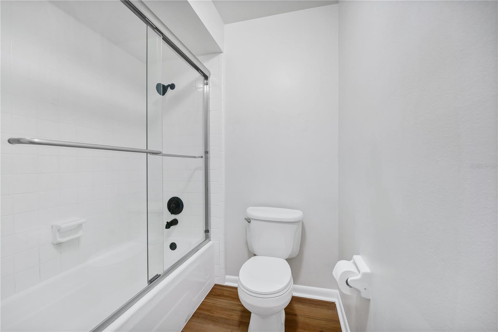 BAY HILL SEC 02 - Residential Lease