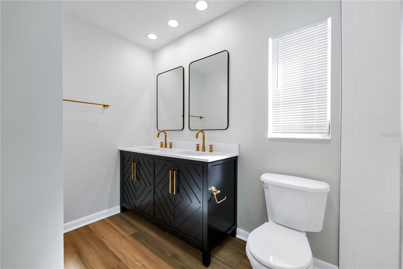 BAY HILL SEC 02 - Residential Lease