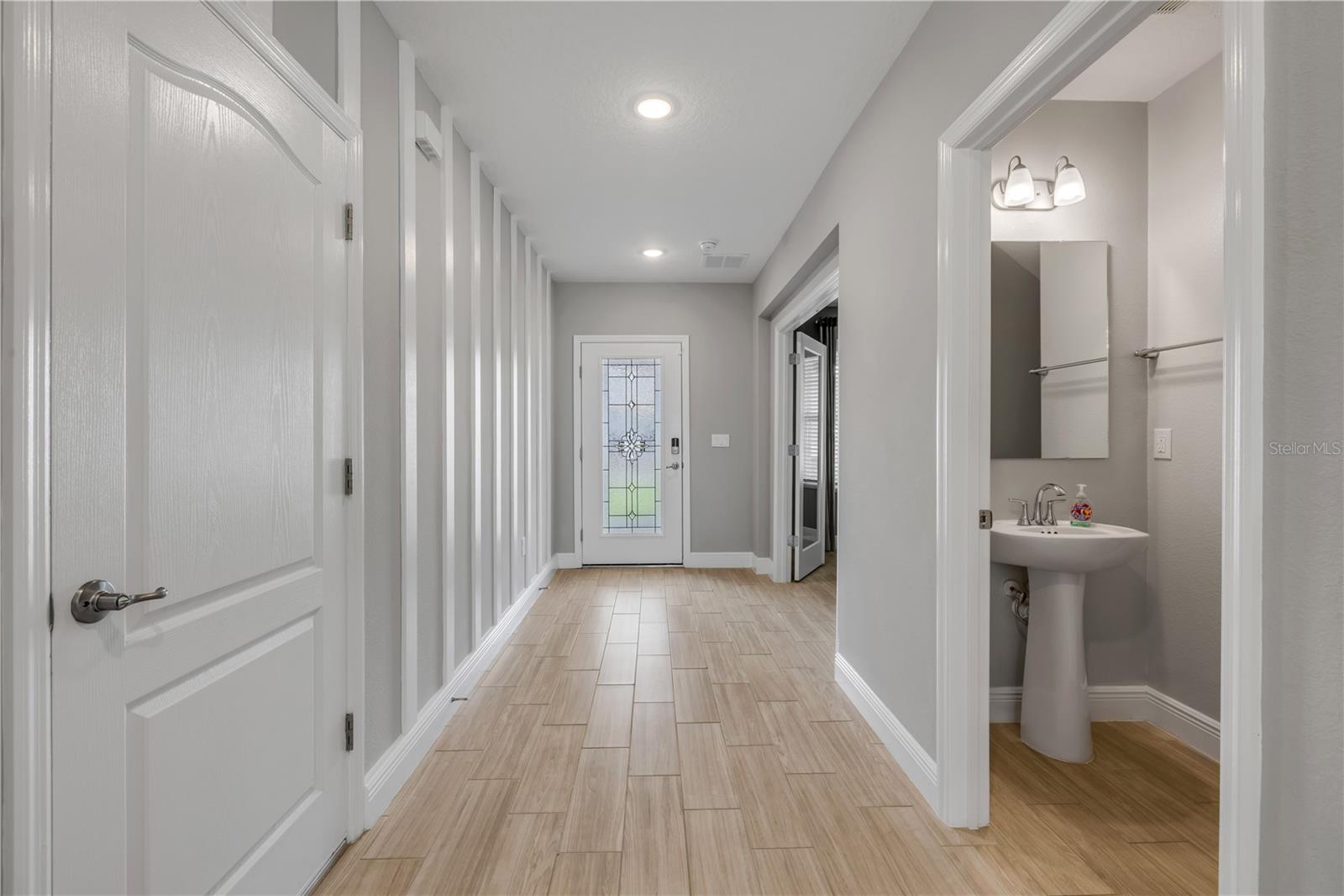 ELEGANT MANOR ESTATES - Residential