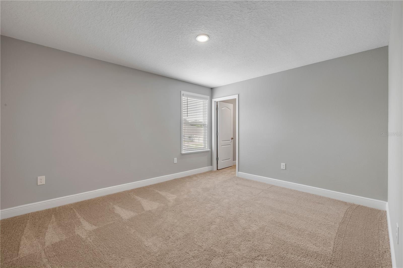 ELEGANT MANOR ESTATES - Residential