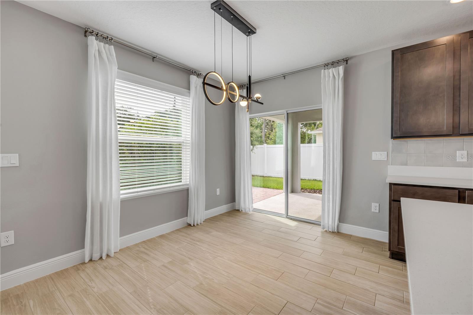 ELEGANT MANOR ESTATES - Residential