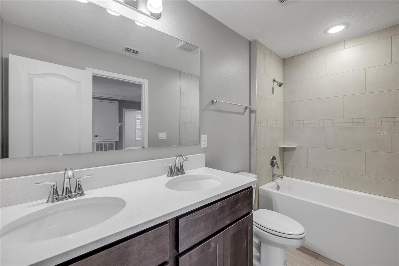 ELEGANT MANOR ESTATES - Residential