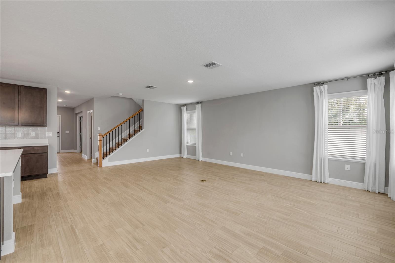 ELEGANT MANOR ESTATES - Residential