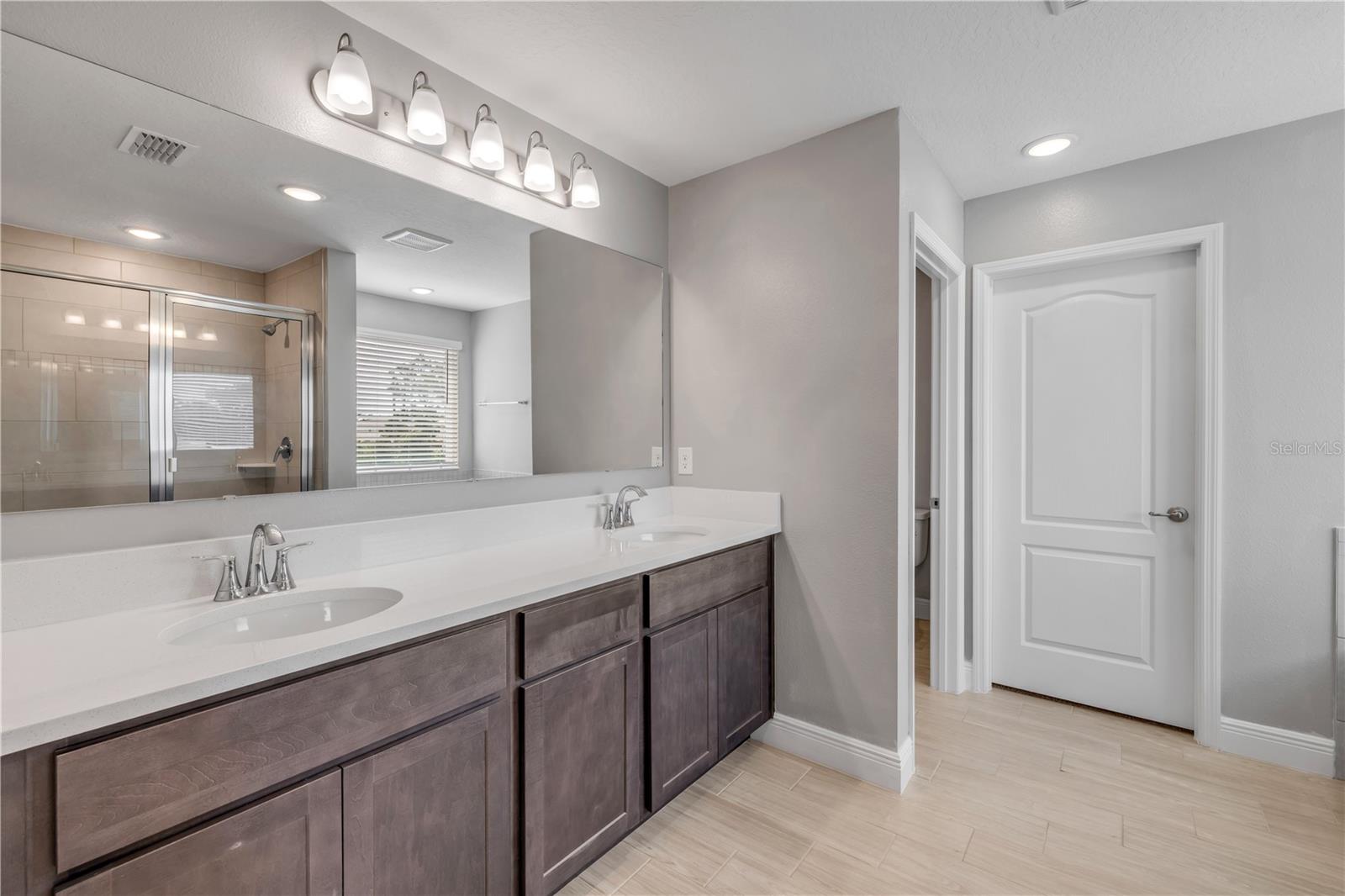 ELEGANT MANOR ESTATES - Residential