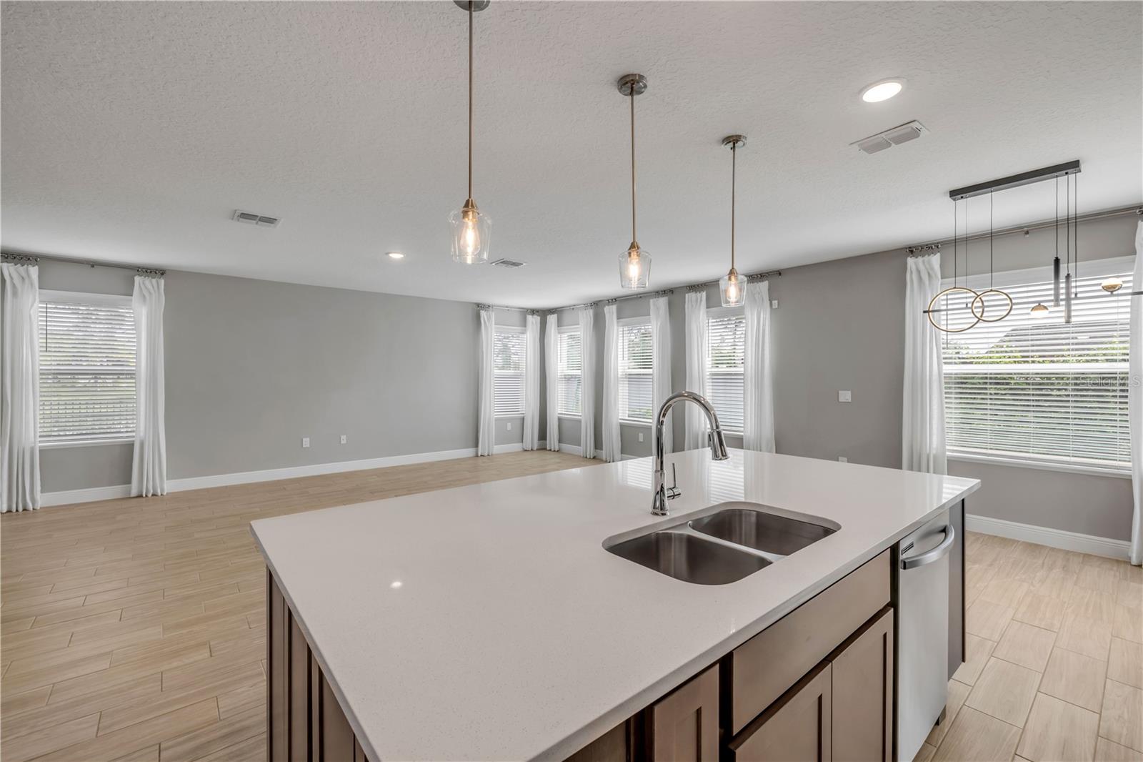 ELEGANT MANOR ESTATES - Residential