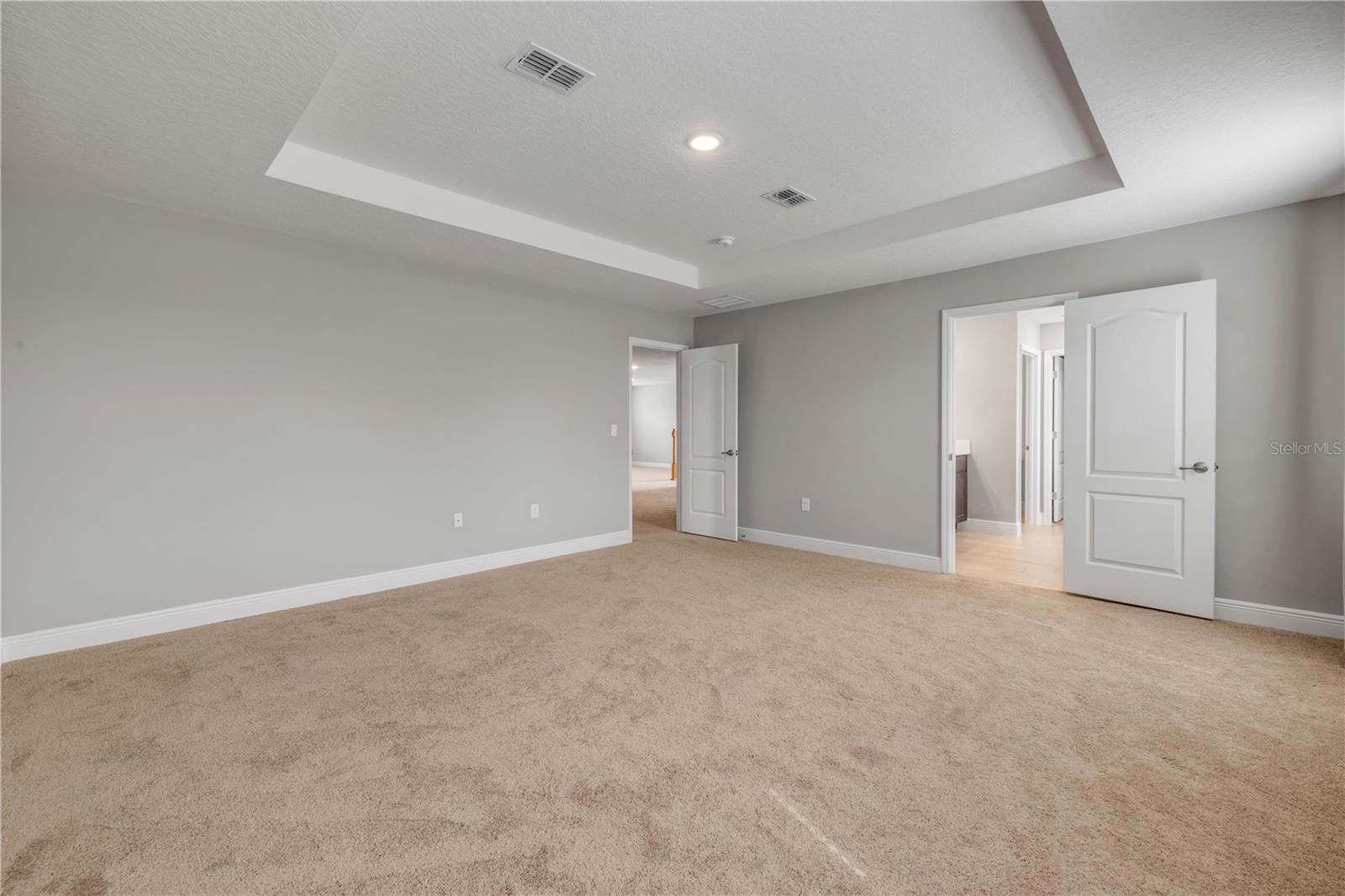 ELEGANT MANOR ESTATES - Residential