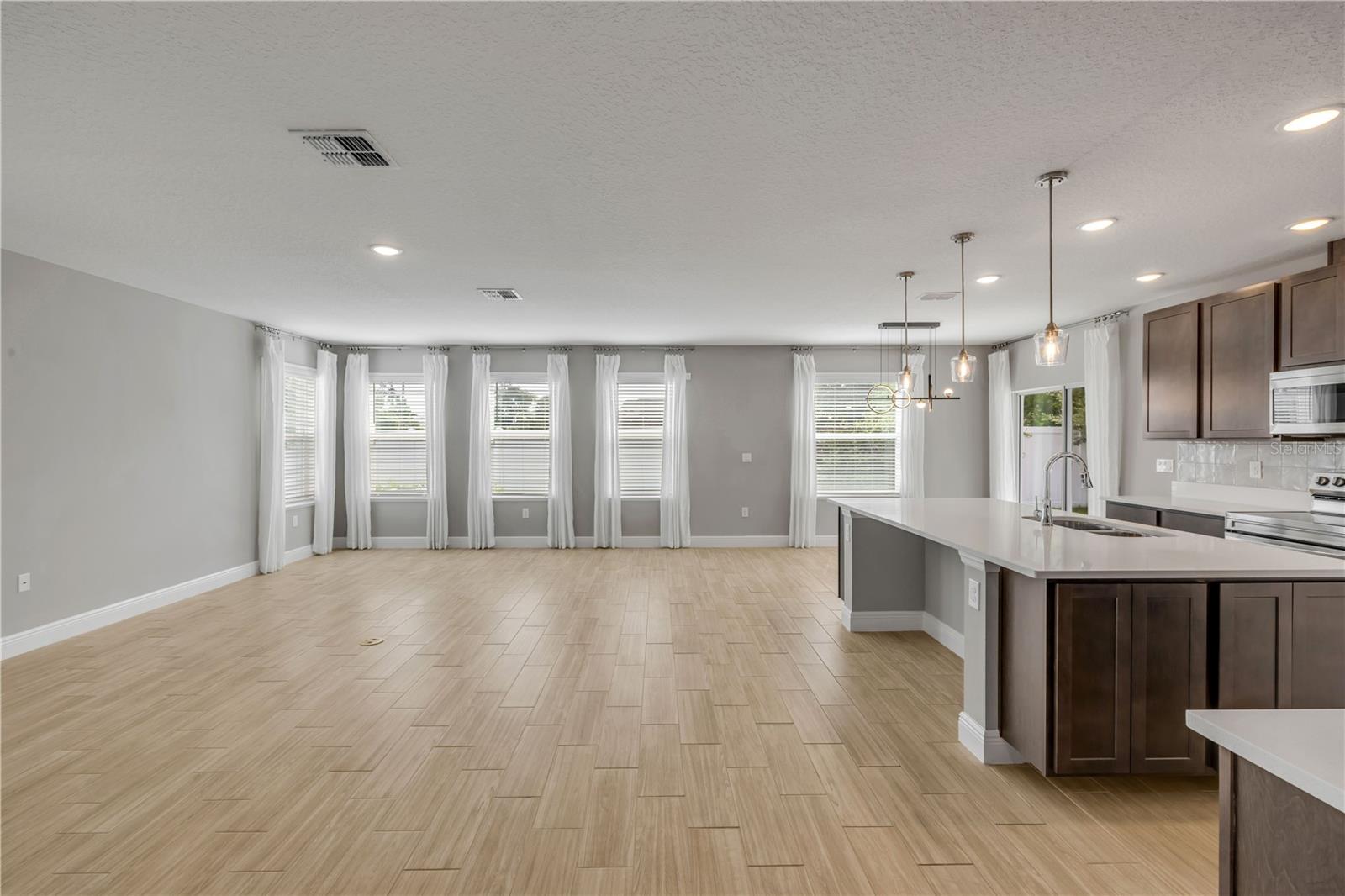 ELEGANT MANOR ESTATES - Residential
