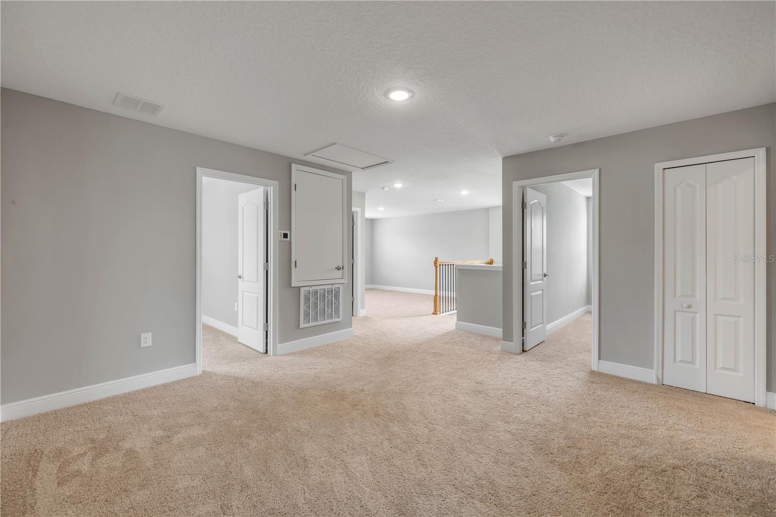 ELEGANT MANOR ESTATES - Residential