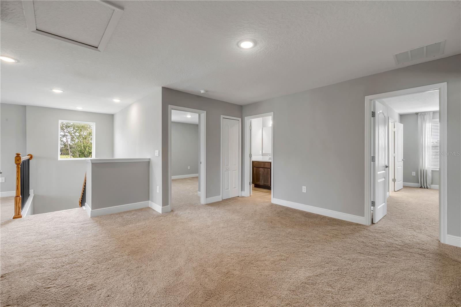 ELEGANT MANOR ESTATES - Residential