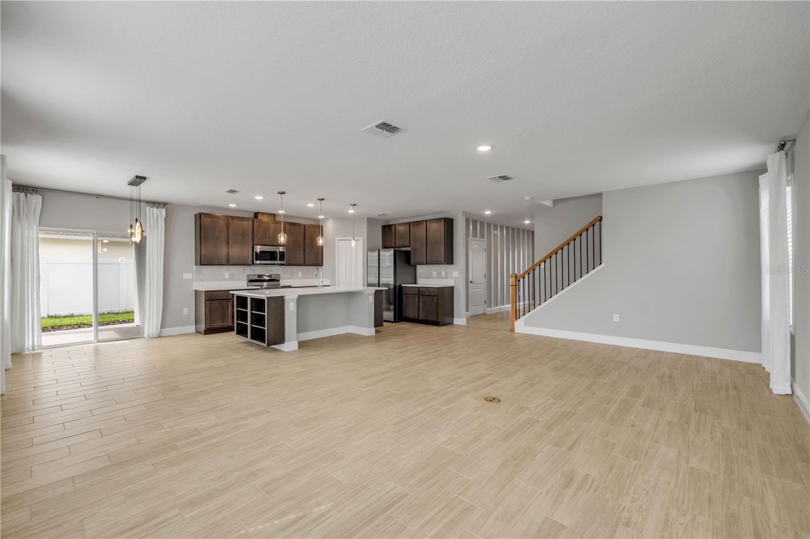 ELEGANT MANOR ESTATES - Residential