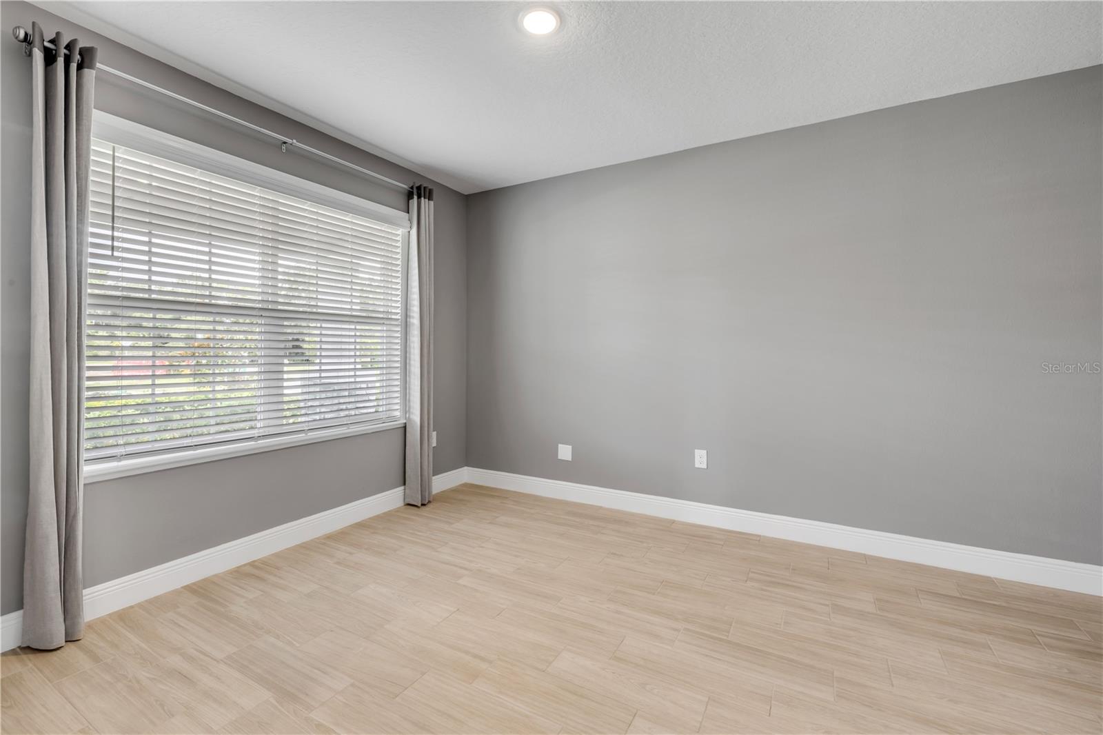 ELEGANT MANOR ESTATES - Residential