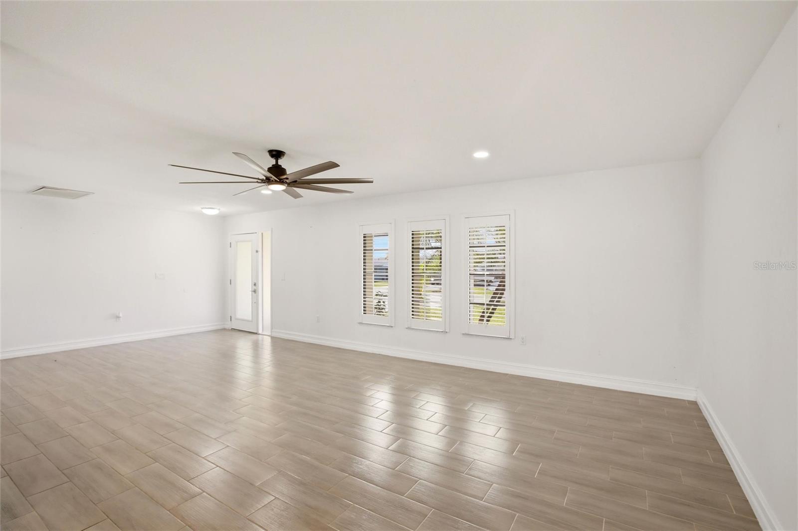 176 N WATERWAY DRIVE NW