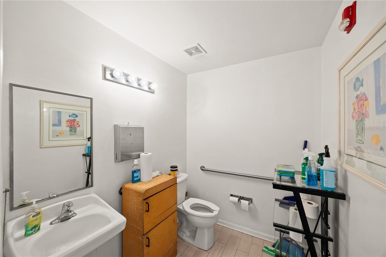 VENICE BUS SUITES II - Commercial Sale