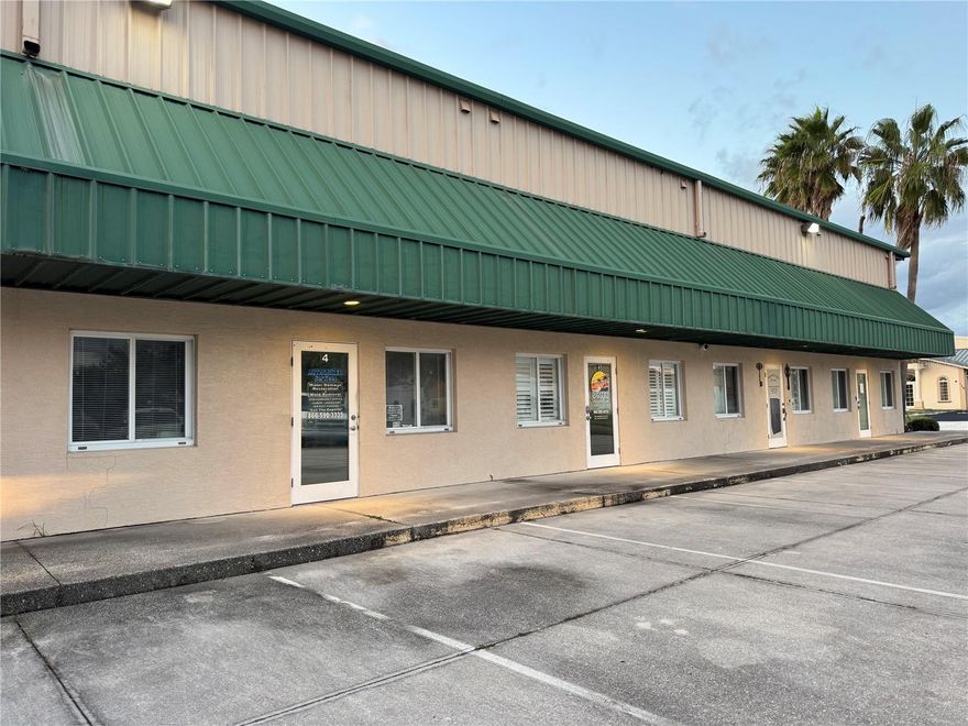 STRATEGIC 1,600 SF FLEX WAREHOUSE | MEZZANINE | I-75 ACCESS. This highly functional space offers the ultimate setup for entrepreneurs, contractors, or creative professionals. Its open-concept layout and excellent infrastructure provide a customizable environment for any operational need.

KEY HIGHLIGHTS:

1,600 sq ft of flexible, open space.

Dedicated Mezzanine area for office or extra storage.

High Ceilings for vertical storage/equipment.

2 Bathrooms (includes a full shower).

Unbeatable Location with fast access to I-75.

Ideal for a professional workshop, studio, or logistics hub. This opportunity won't last—contact us for details!
Matterport link: https://my.matterport.com/show/?m=r8W2s1f2tee