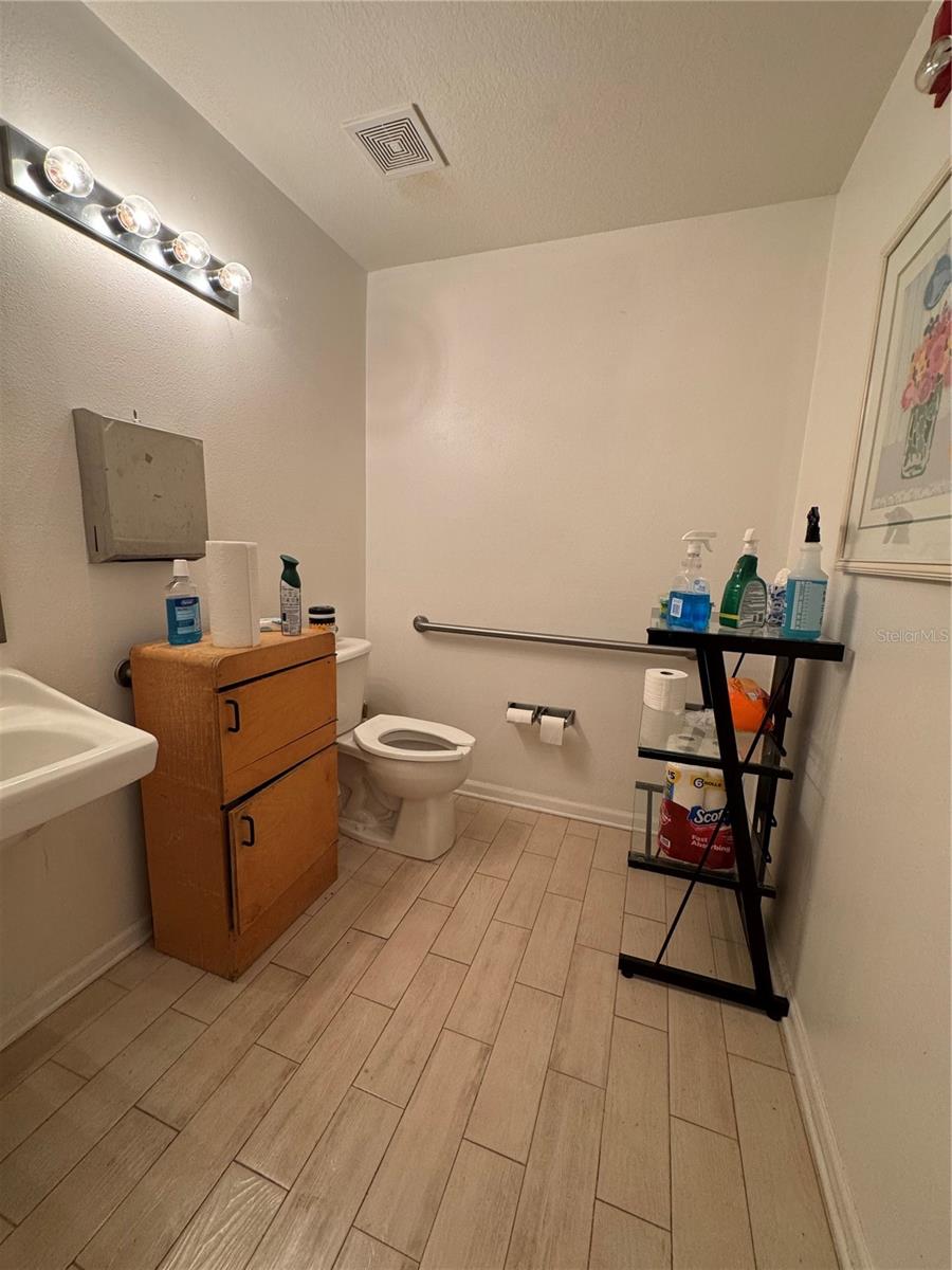 VENICE BUS SUITES II - Commercial Sale