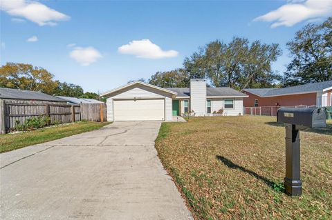 Photo of 1938 Cinnamon Drive, Lakeland, FL 33801 (MLS # TB8469286)