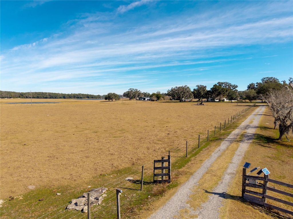 Photo of 9504 Fort King Road, Dade City, FL 33525 (MLS # W7882373)