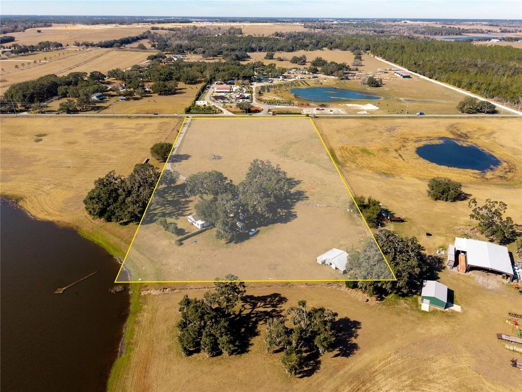 Photo of 9504 Fort King Road, Dade City, FL 33525 (MLS # W7882373)