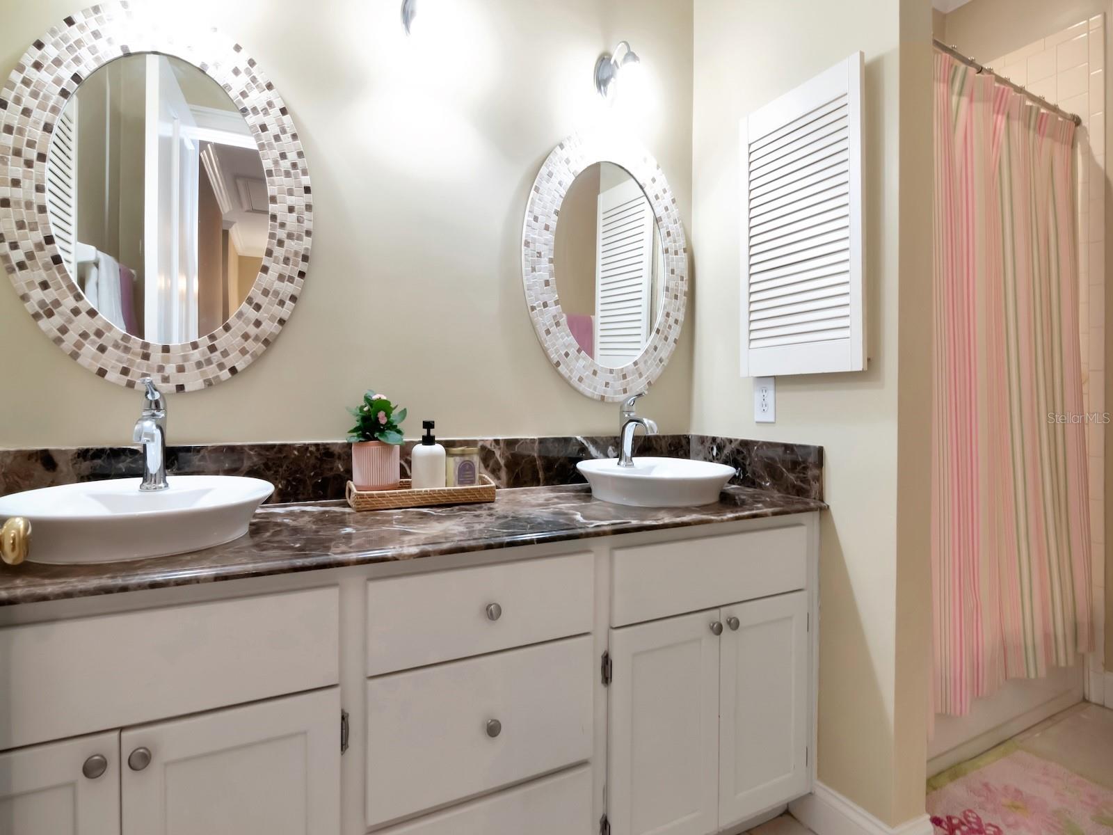 HYDE PARK WEST - Residential