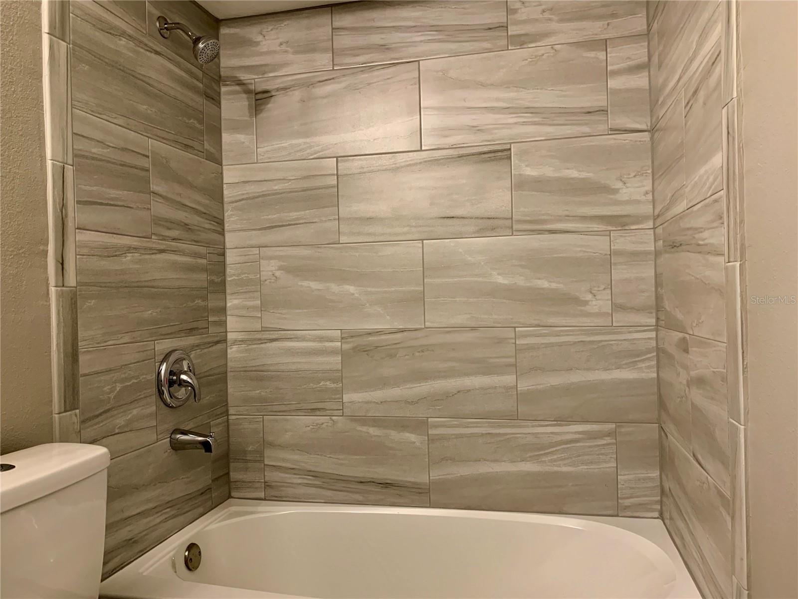 WINDTREE GARDENS CONDO PH 01 - Residential Lease