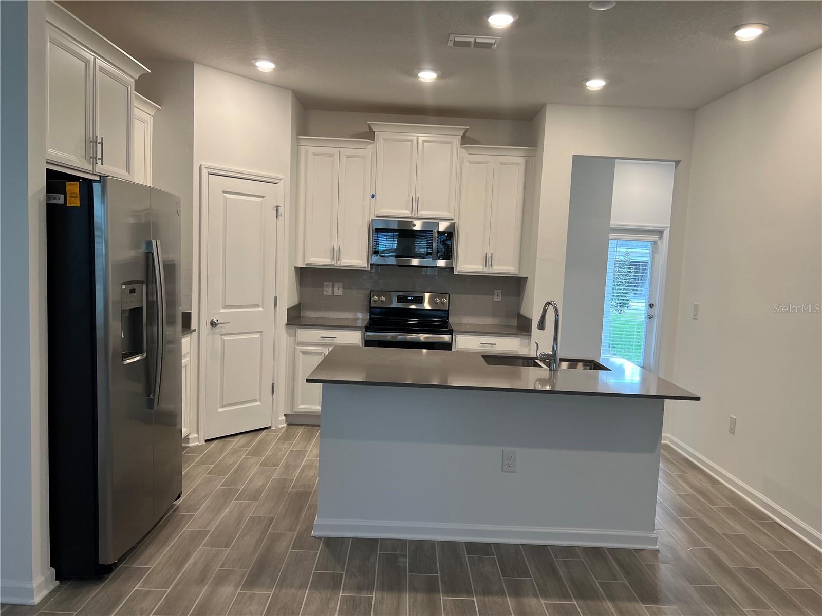 WATERSIDE/JOHNS LAKE PH 2C - Residential Lease