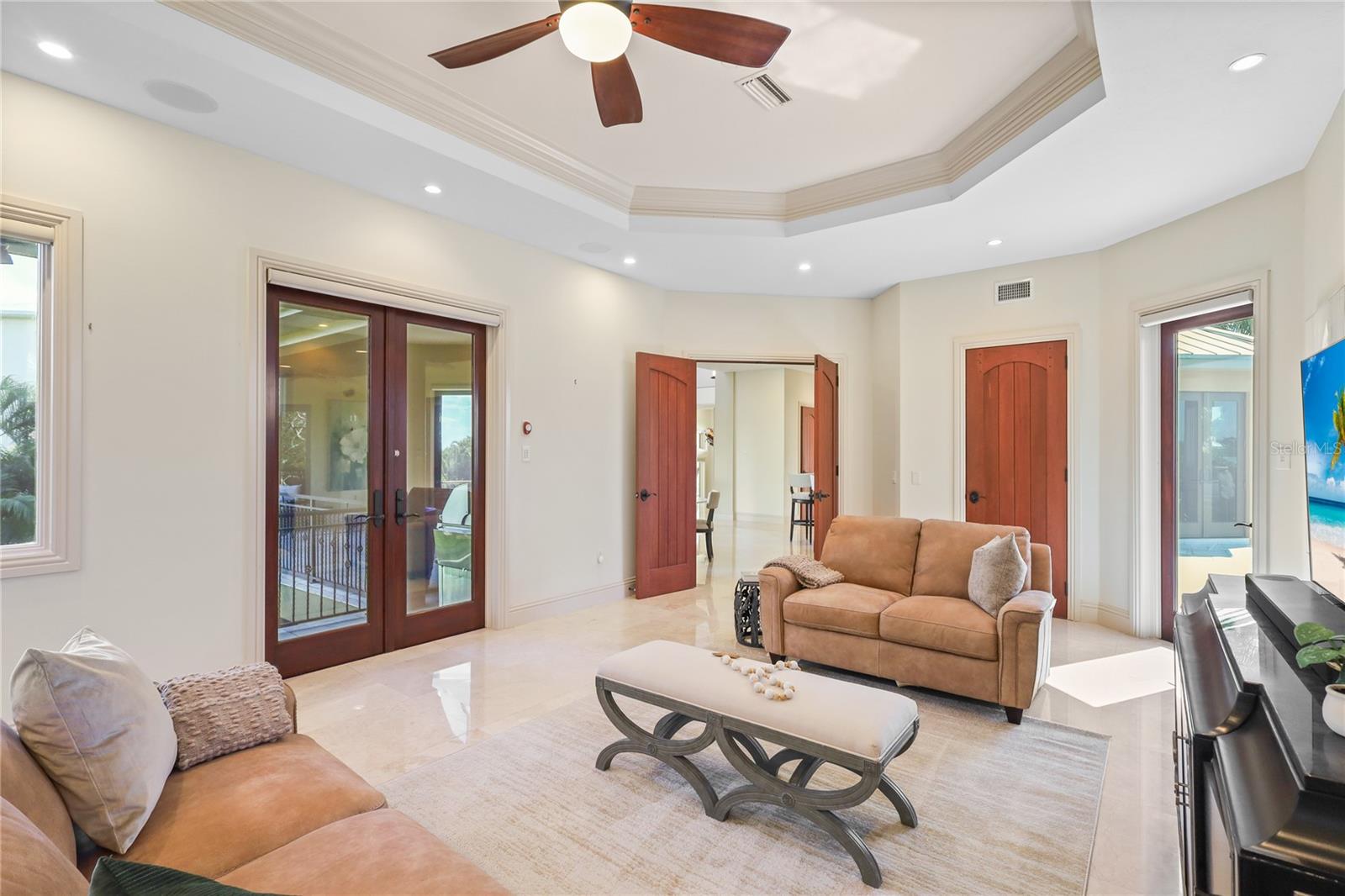 HAWKS HARBOR - Residential