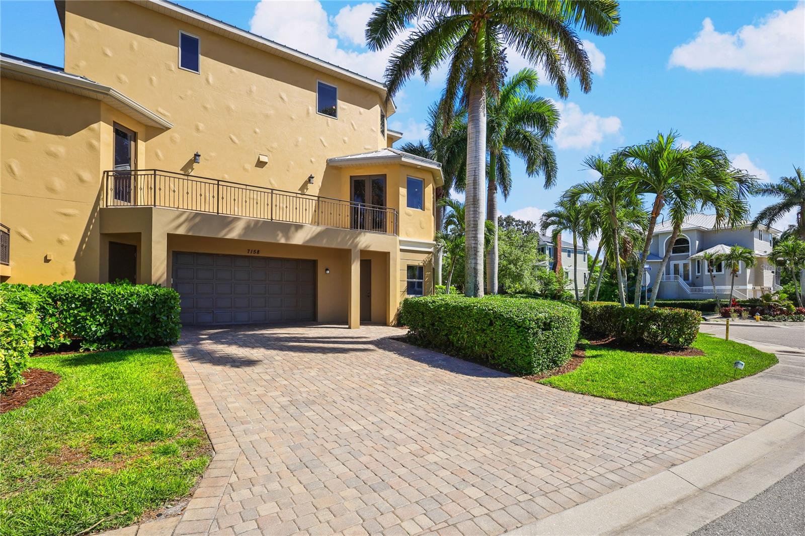 HAWKS HARBOR - Residential