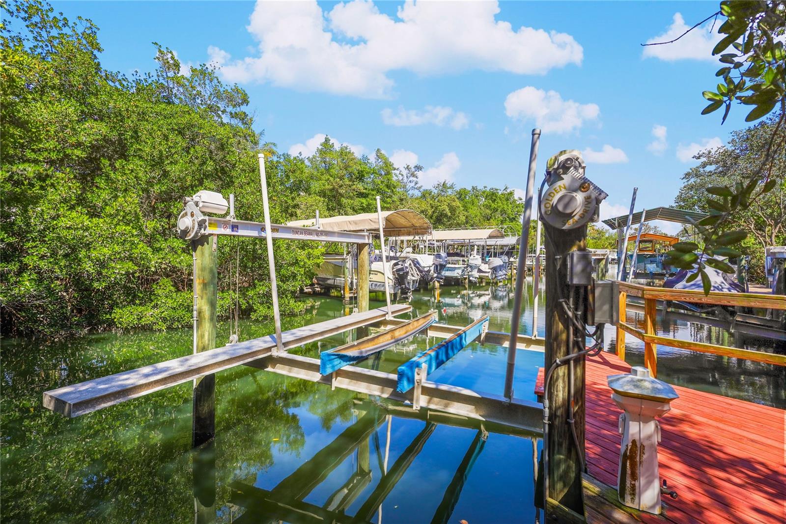 HAWKS HARBOR - Residential