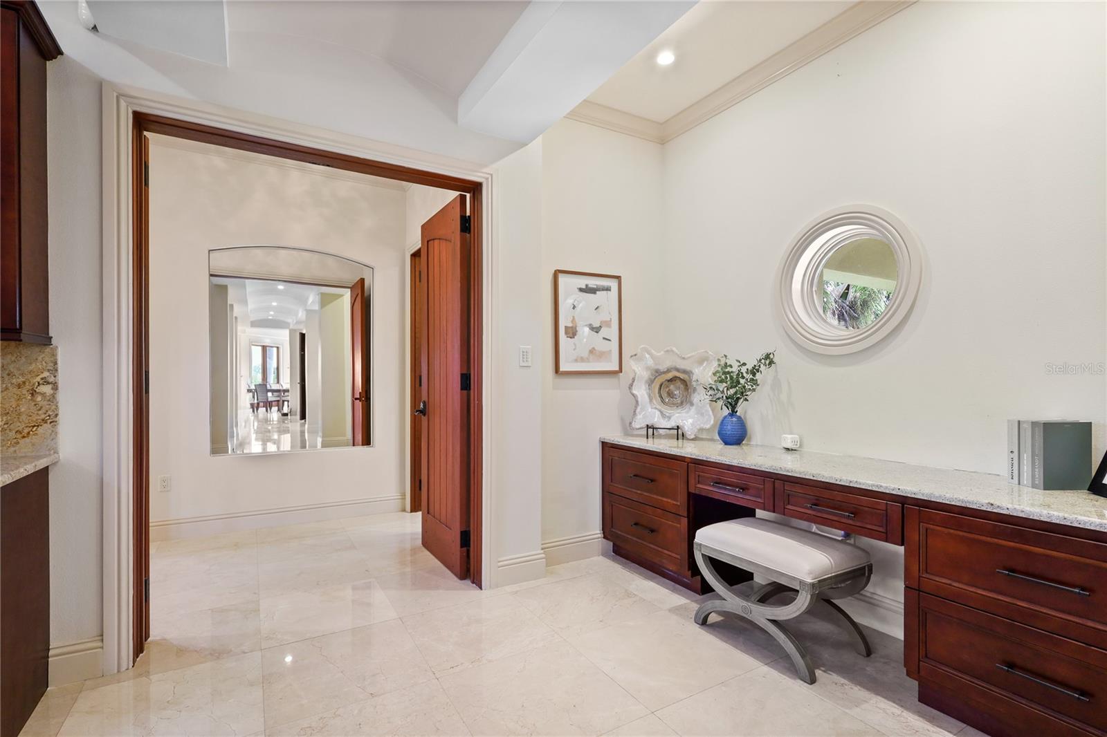 HAWKS HARBOR - Residential