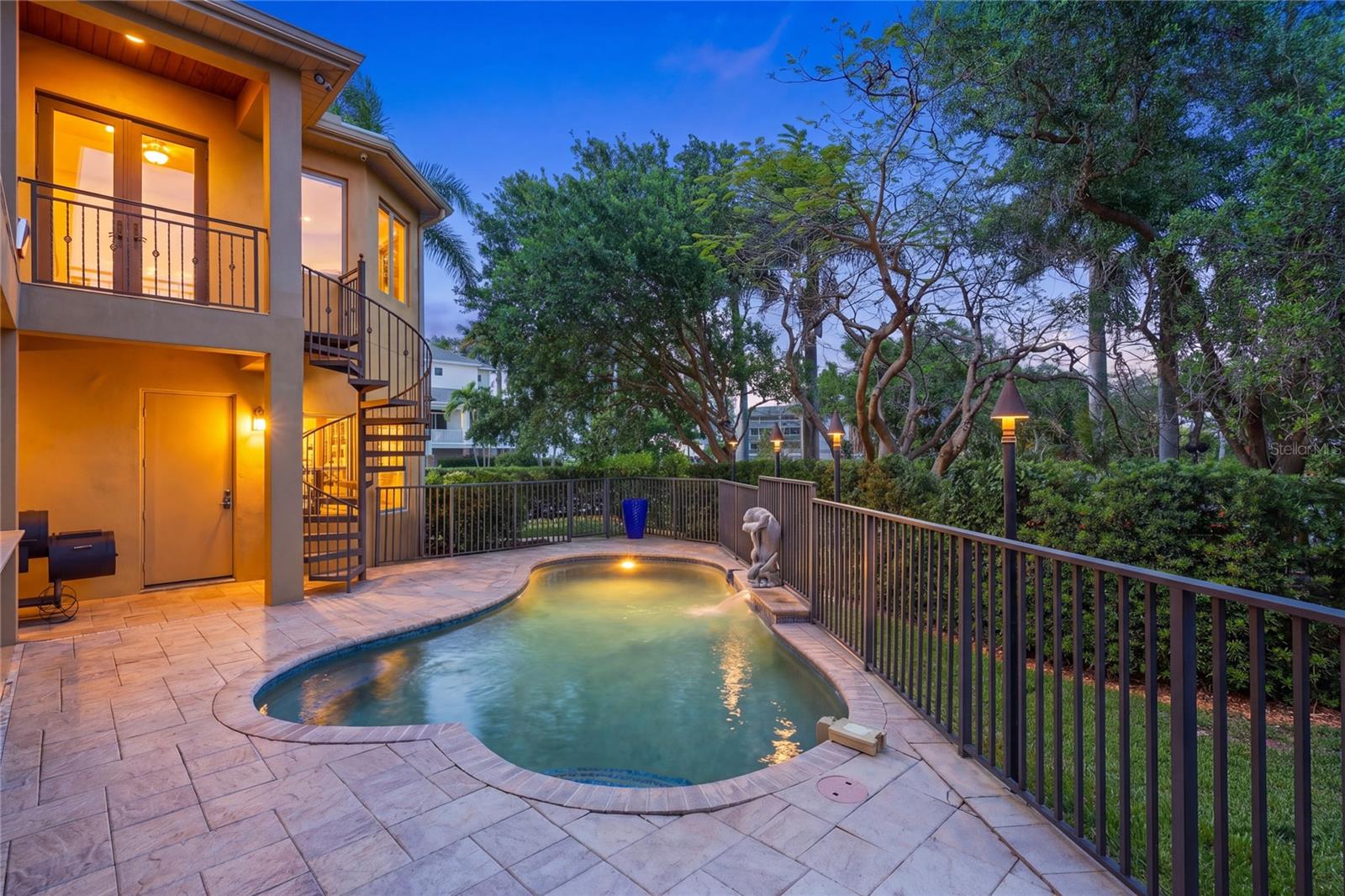 HAWKS HARBOR - Residential