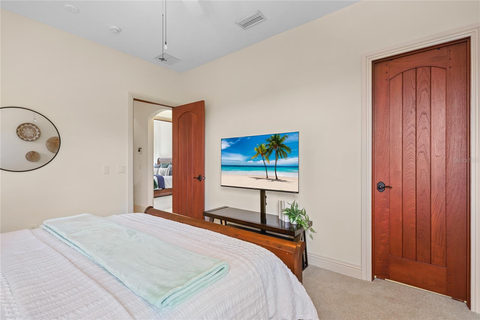 HAWKS HARBOR - Residential