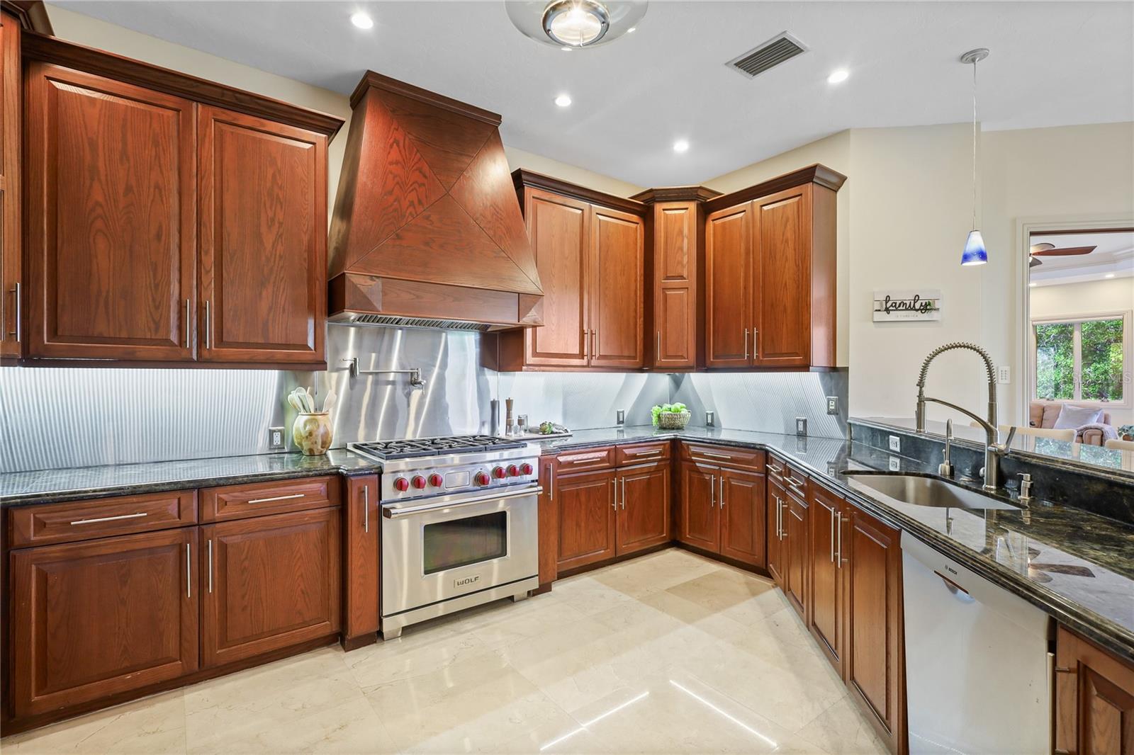 HAWKS HARBOR - Residential