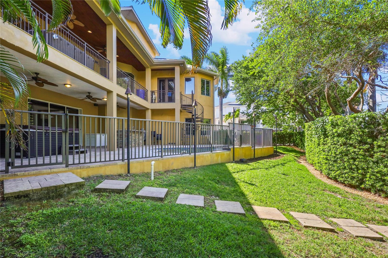 HAWKS HARBOR - Residential