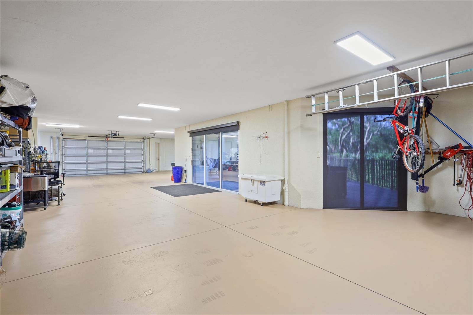 HAWKS HARBOR - Residential