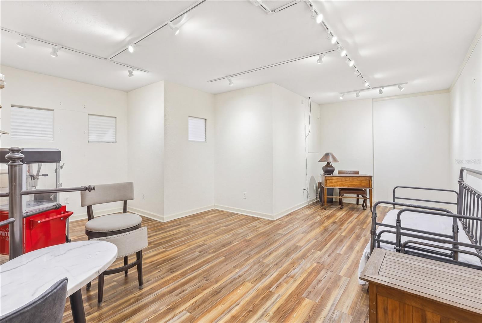 HAWKS HARBOR - Residential