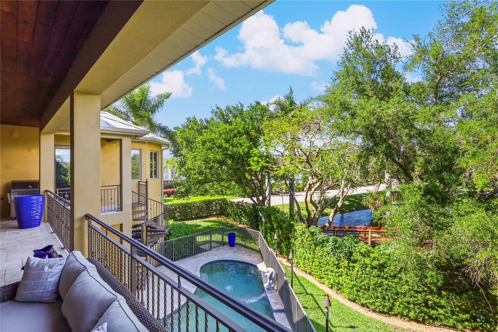 HAWKS HARBOR - Residential