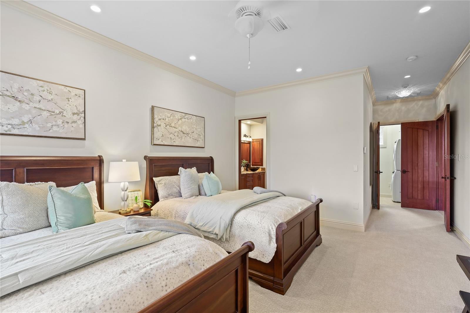 HAWKS HARBOR - Residential