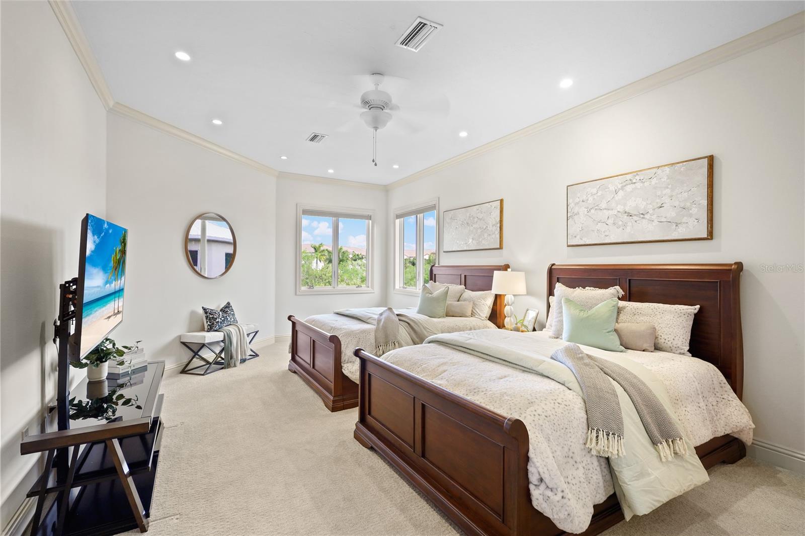 HAWKS HARBOR - Residential