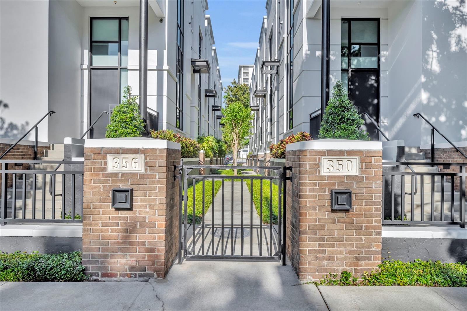 OSCOELA BROWNSTONES - Residential