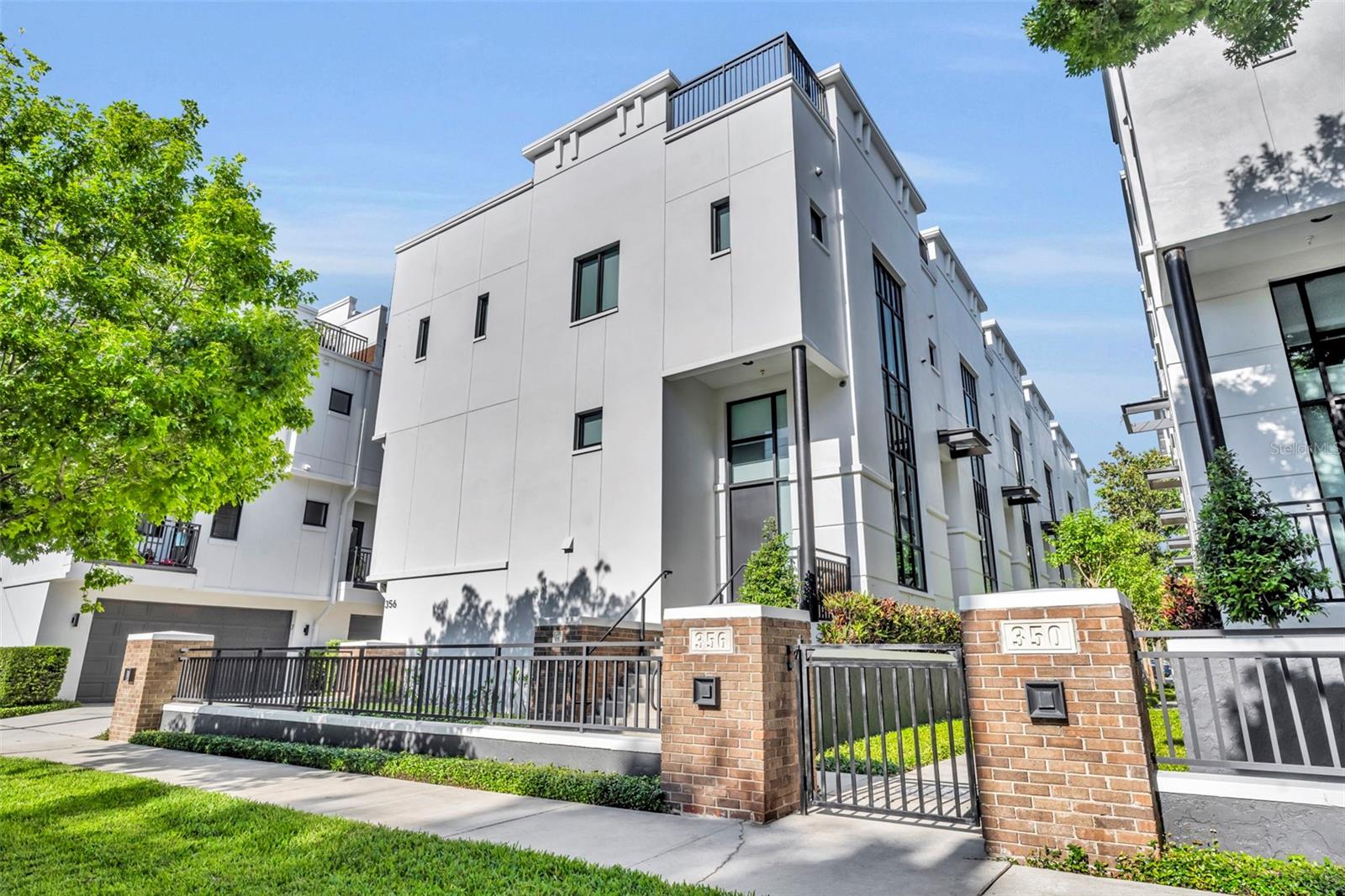 OSCOELA BROWNSTONES - Residential