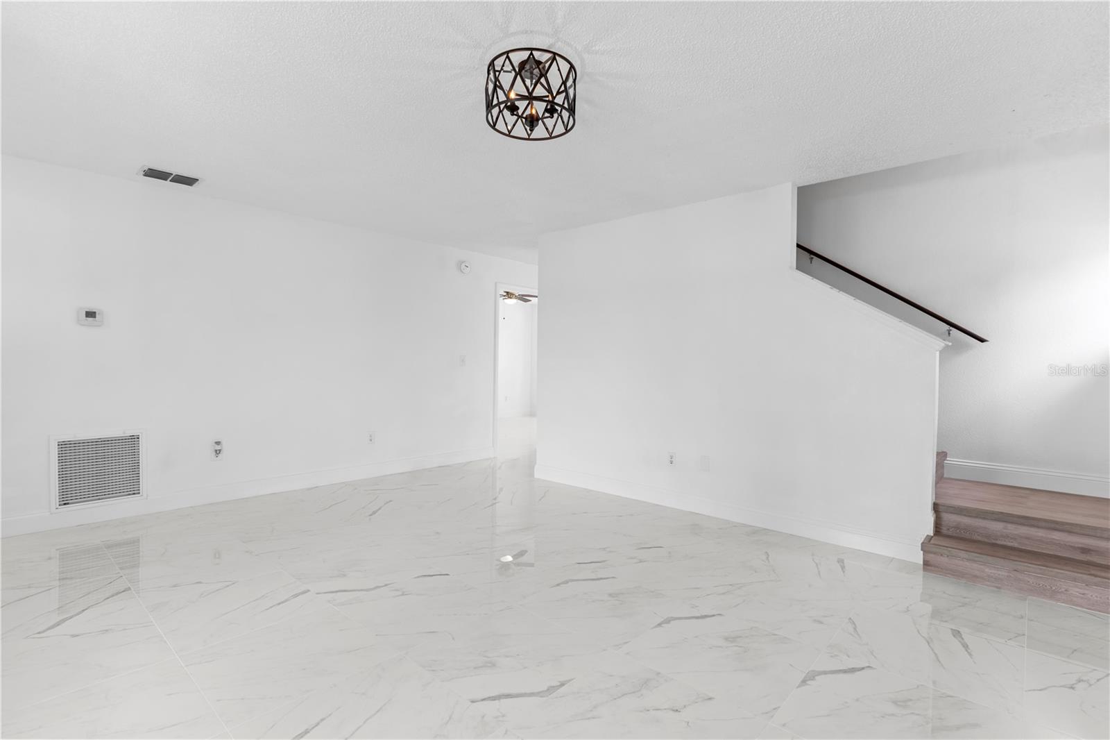 ROYAL RIDGE PH 01 - Residential Lease