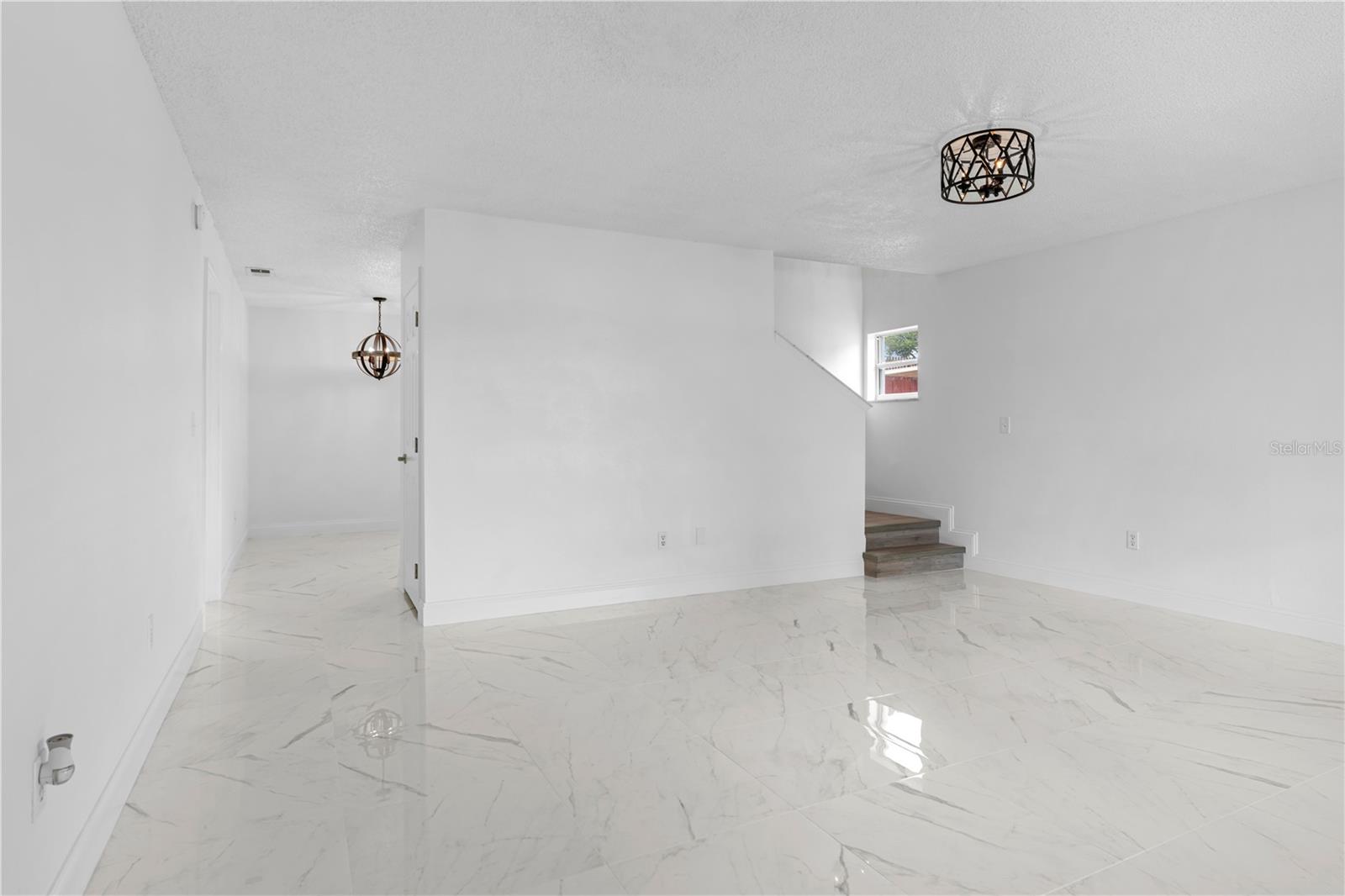 ROYAL RIDGE PH 01 - Residential Lease