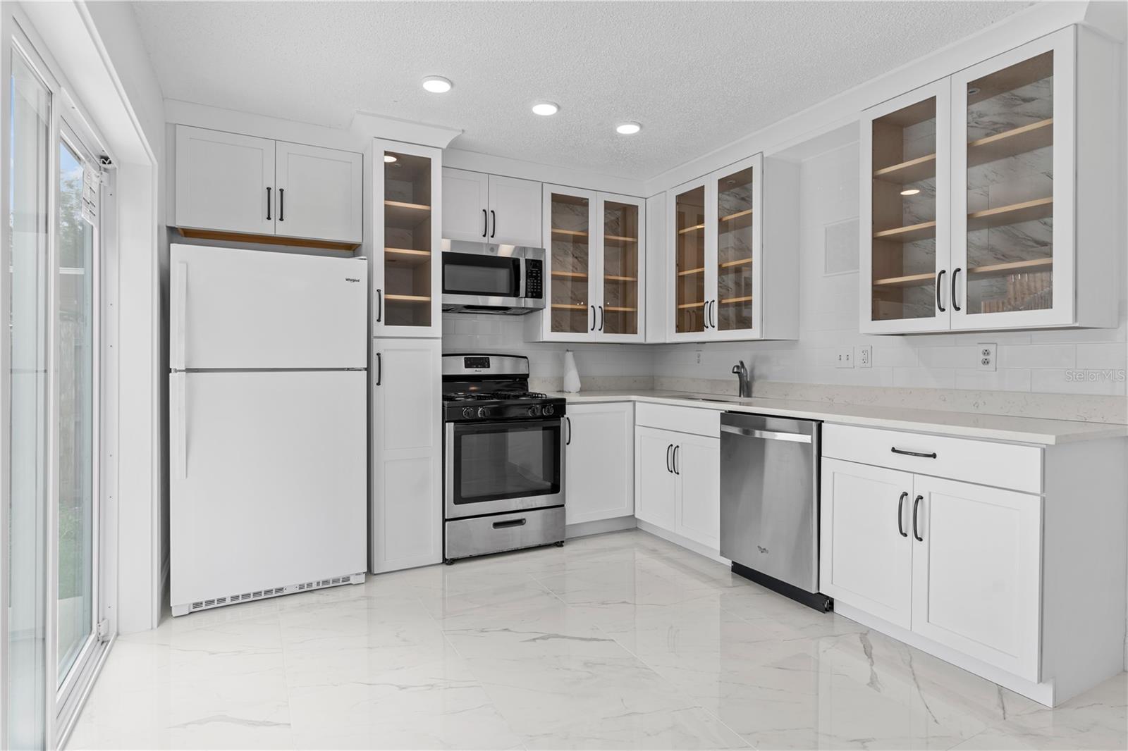 ROYAL RIDGE PH 01 - Residential Lease