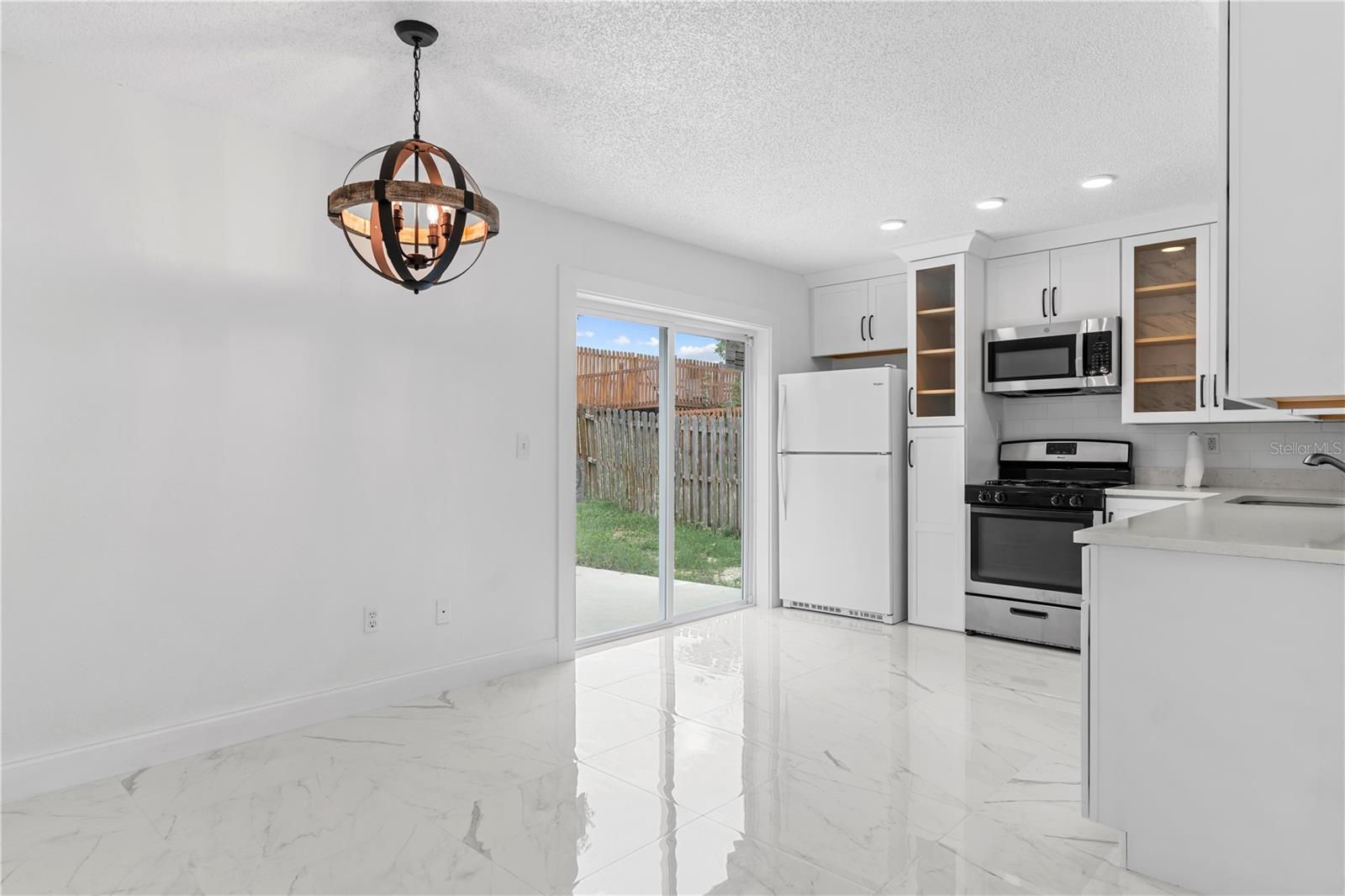 ROYAL RIDGE PH 01 - Residential Lease