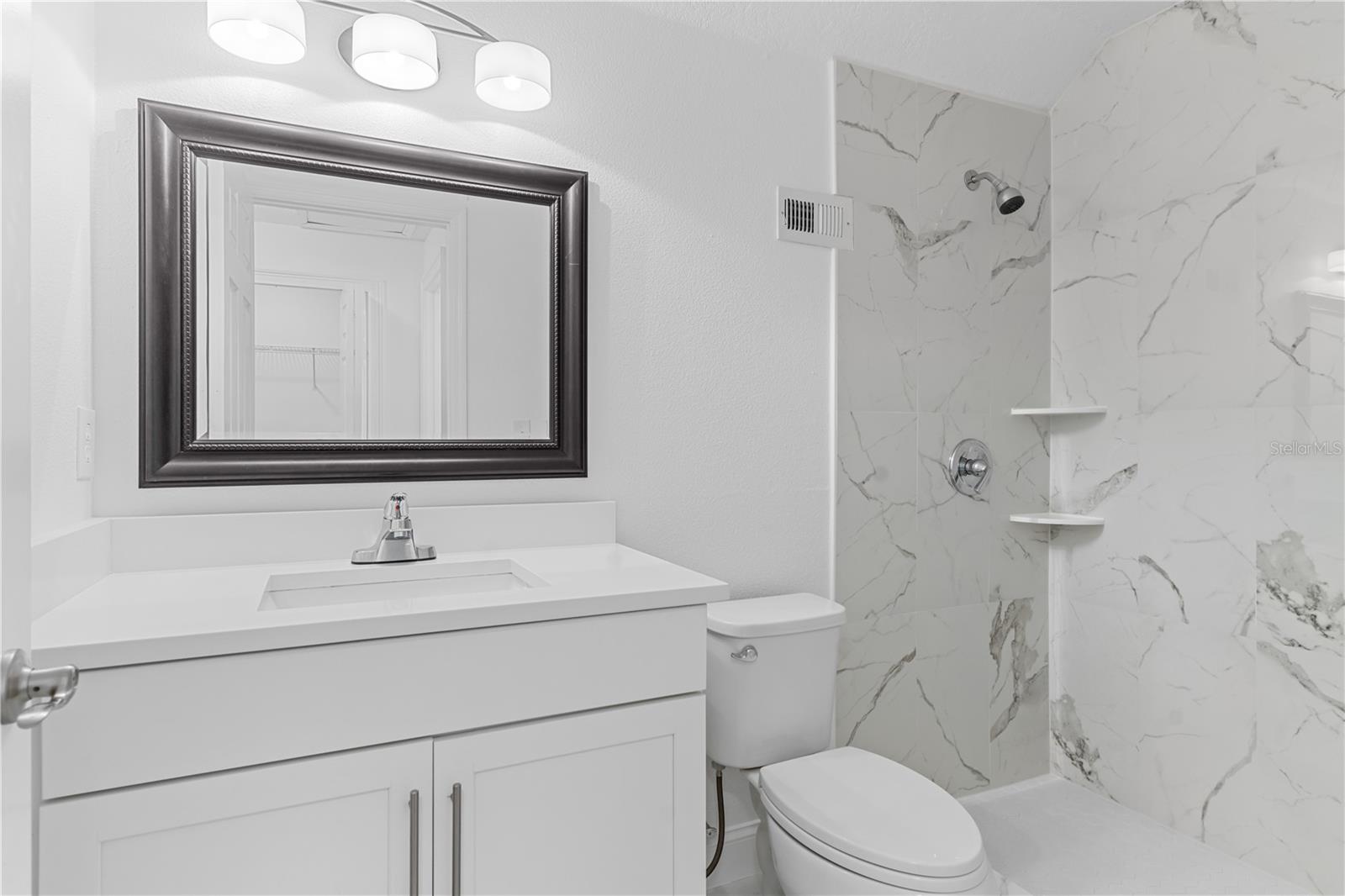 ROYAL RIDGE PH 01 - Residential Lease