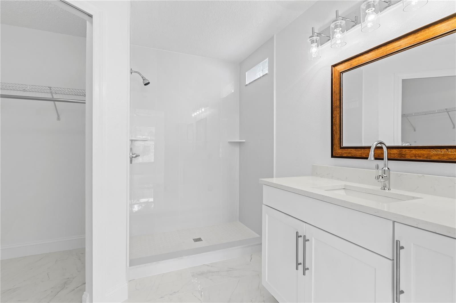 ROYAL RIDGE PH 01 - Residential Lease