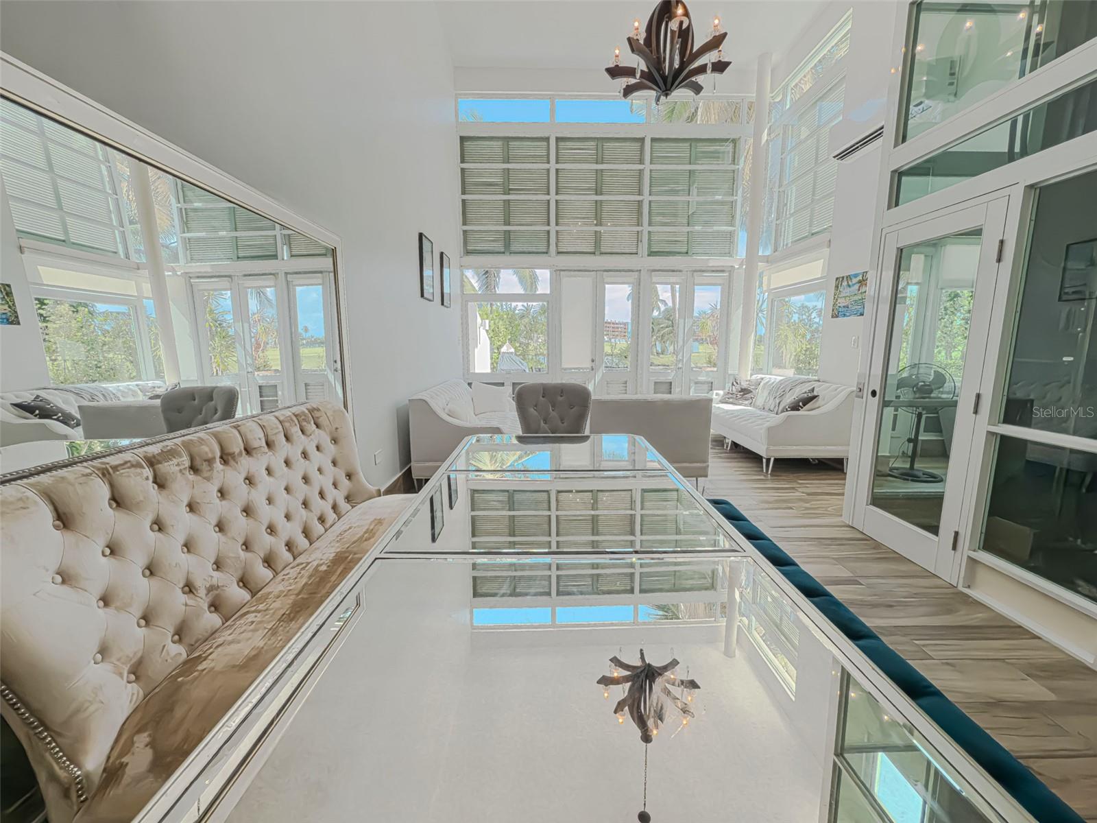 Beautiful, lake and golf "driving range" view, remodeled, corner, 4 comfortable bedrooms all air conditioned each with its own full bathroom, 4 terraces, private elevator, garage + 3 additional parking spaces, modern kitchen with stainless steel appliances... NOW with the possibility of purchasing a membership to the Dorado Del Mar Club & Resort. Beach, pool, tennis and picket ball courts, Golf Driving range, bilingual school, 24-hour access control and security. Restaurants, casino, Bowling Center and much more!!! Contact us now for complete information!..