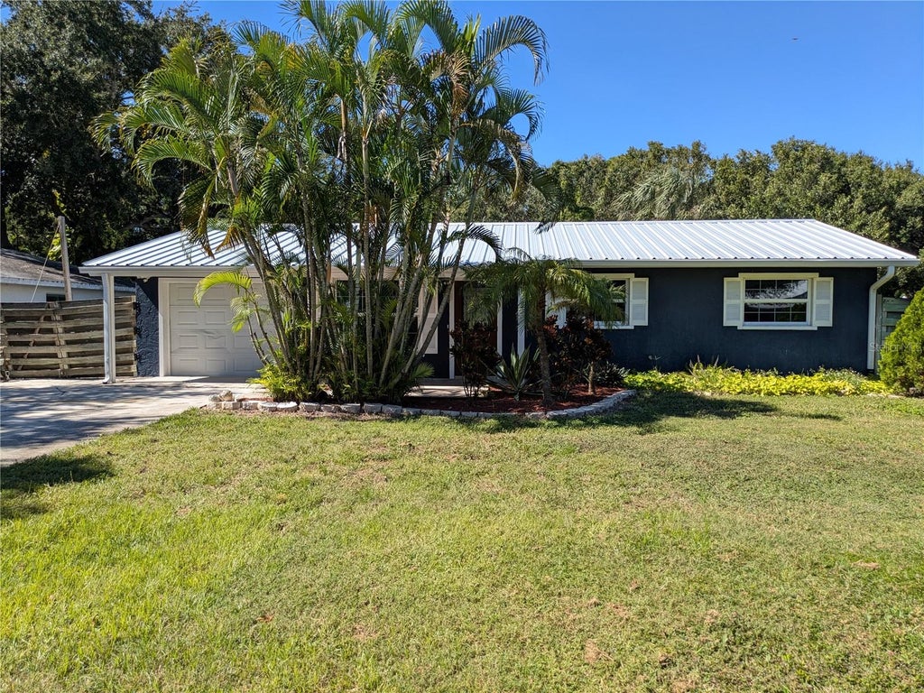 Photo of 1133 Russell Avenue, Sarasota, FL 34232 (MLS # A4710676)